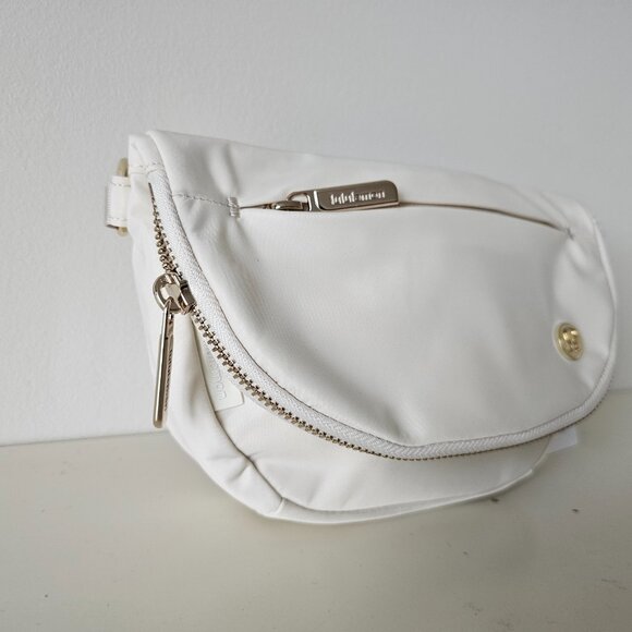 NWT LULULEMON LTIV/GOLD Light Ivory Gold All Night Festival Bag Small 2L - Picture 2 of 14